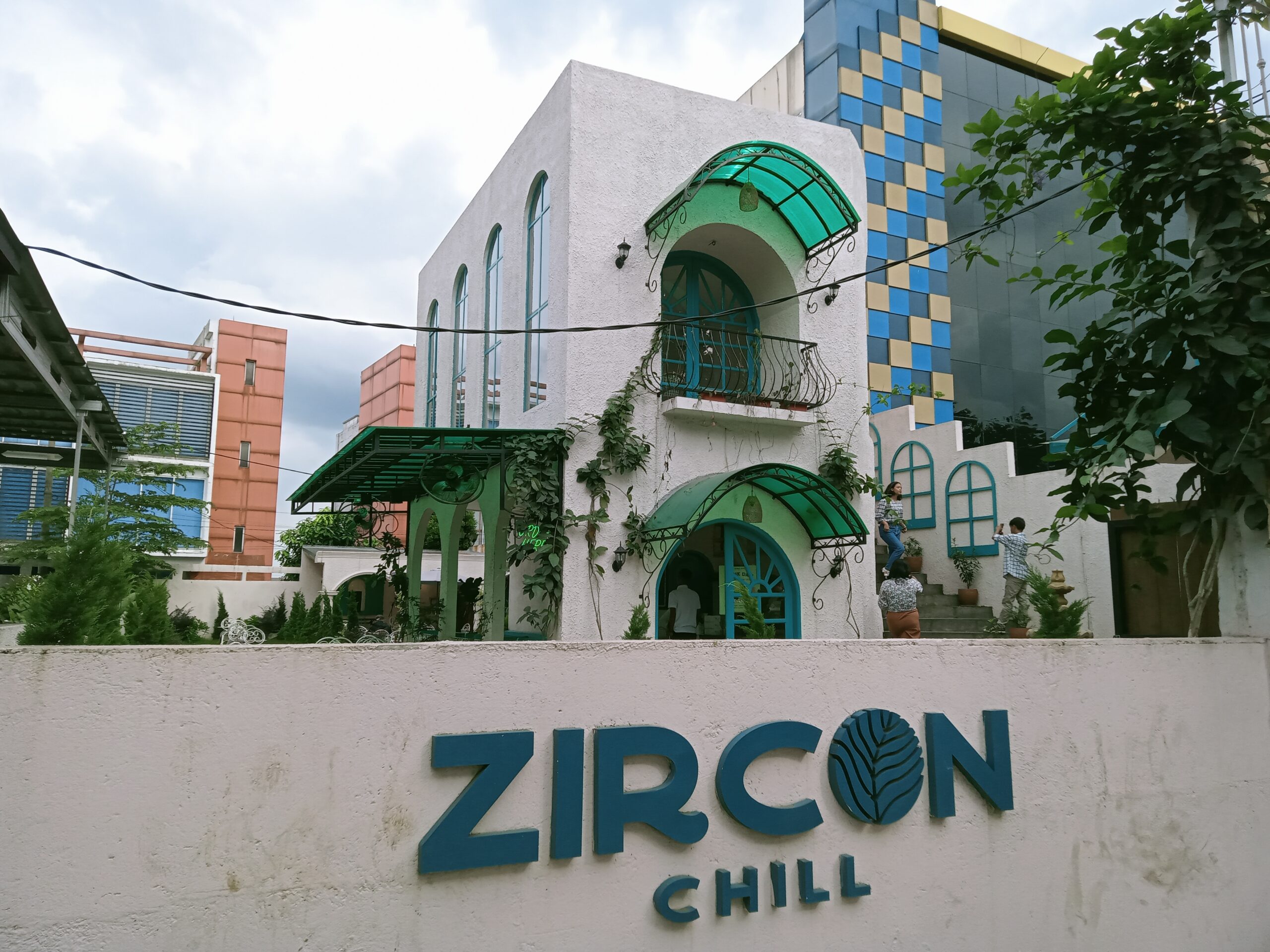 Zircon Chill, Tempat Nongkrong Asik di Jalan Lingkar Medan