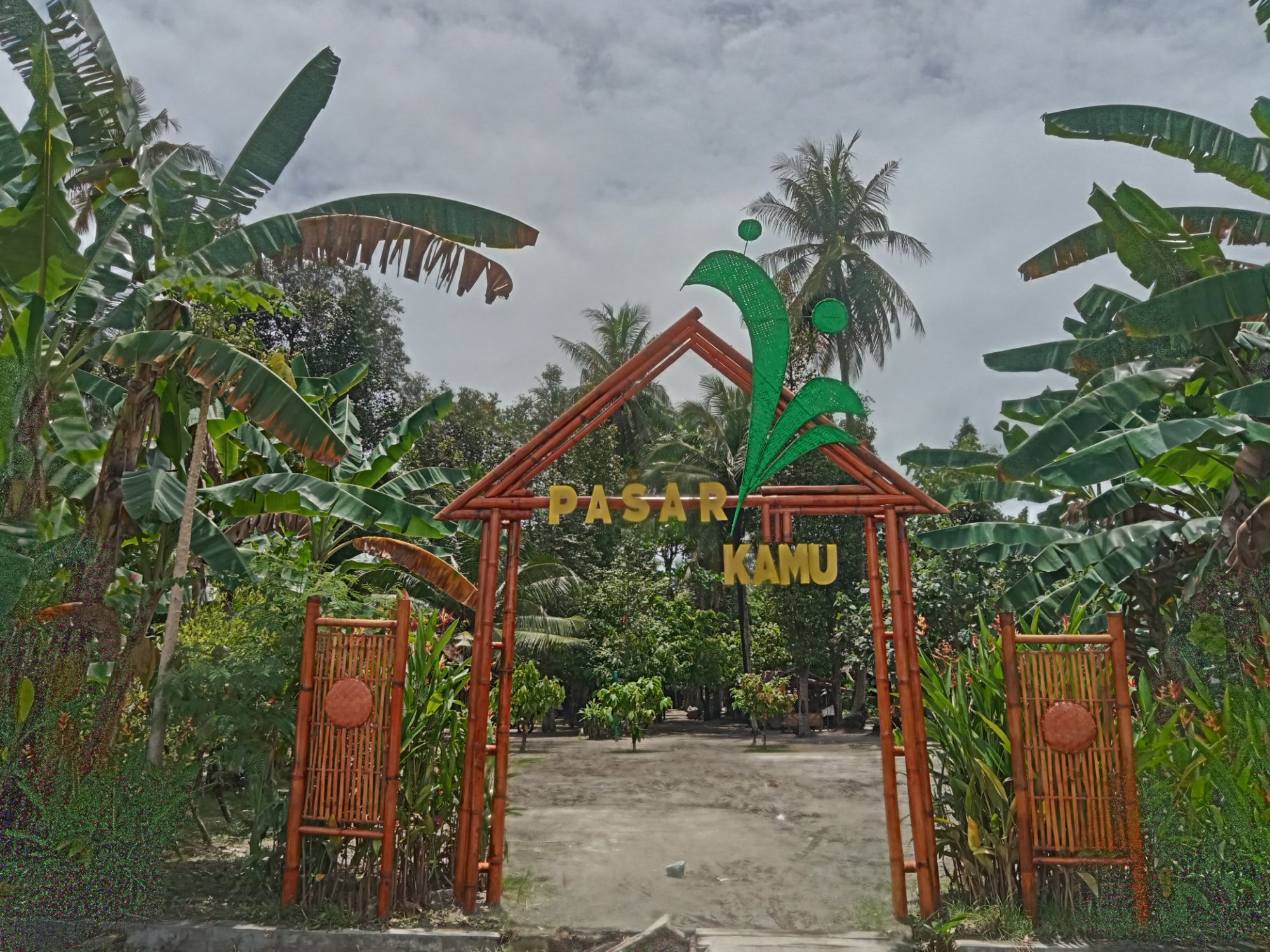 Pasar Kamu Pantai Labu, Perjalanan 1,5 Jam dan Diguyur Hujan