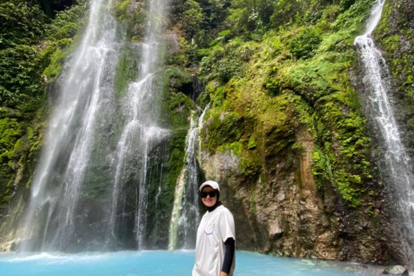Air Terjun Dua Warna, Kaskade di Tengah Hutan