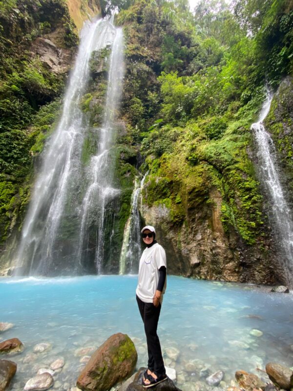 Air Terjun Dua Warna, Kaskade di Tengah Hutan