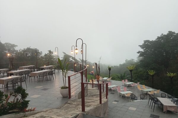 Semesta Nusantara Sibolangit, Bakar Pizza di Open Kitchen